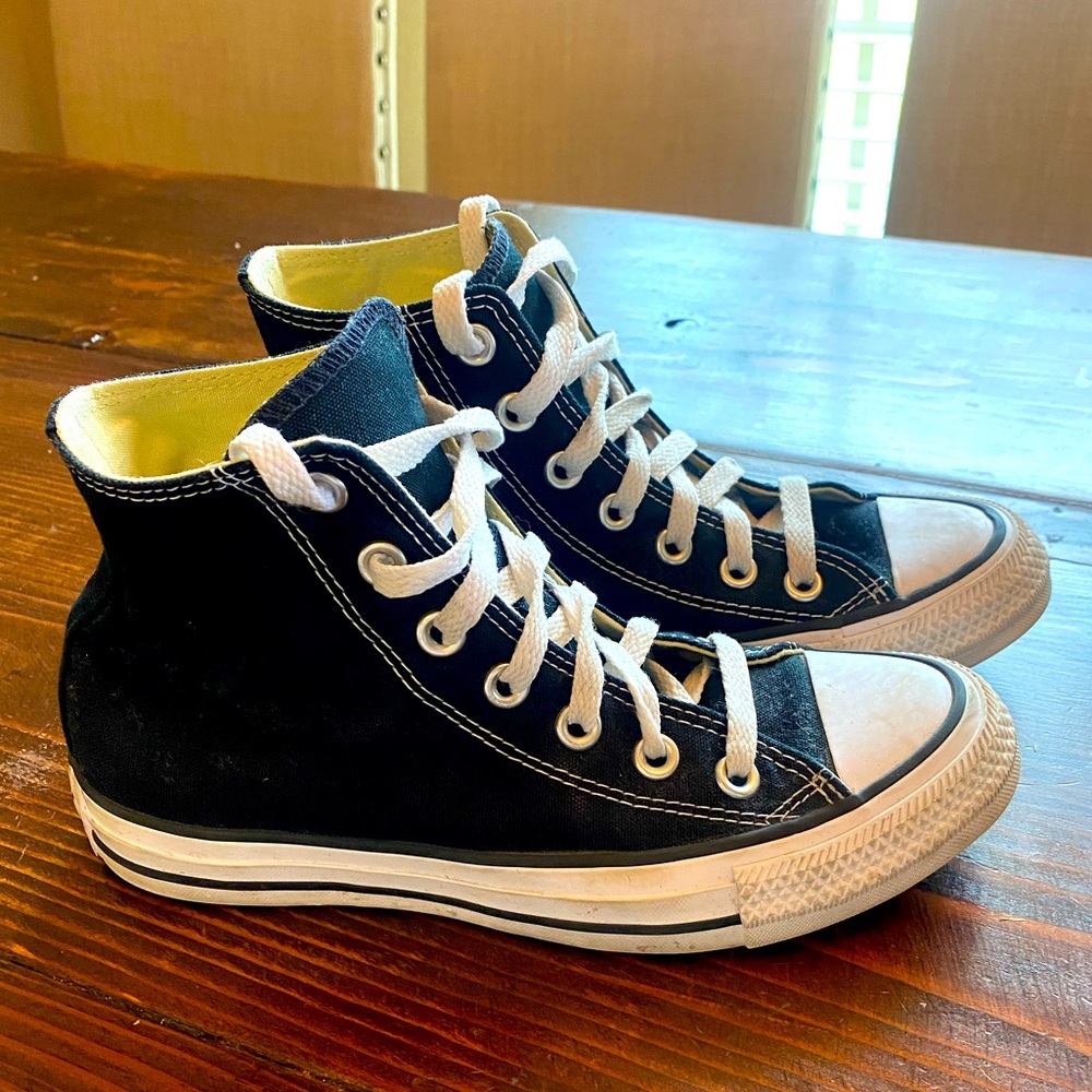 Black & white classic converse All-Star Chuck Taylor high tops women’s 5.5 GUC